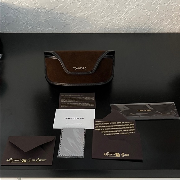 TOM FORD NWT BROWN SUEDE LIKE LARGE INCLUSIVE EYEGLASS CASE- NO GLASSES - Picture 8 of 8